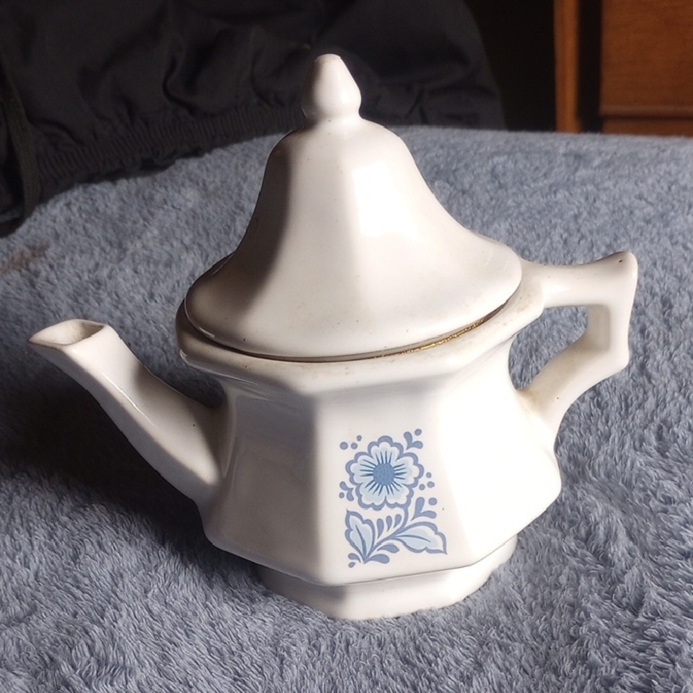 Avon ,VintageWhite,Blue Ceramic Candle Holder With full Unburned Moonwind Candle